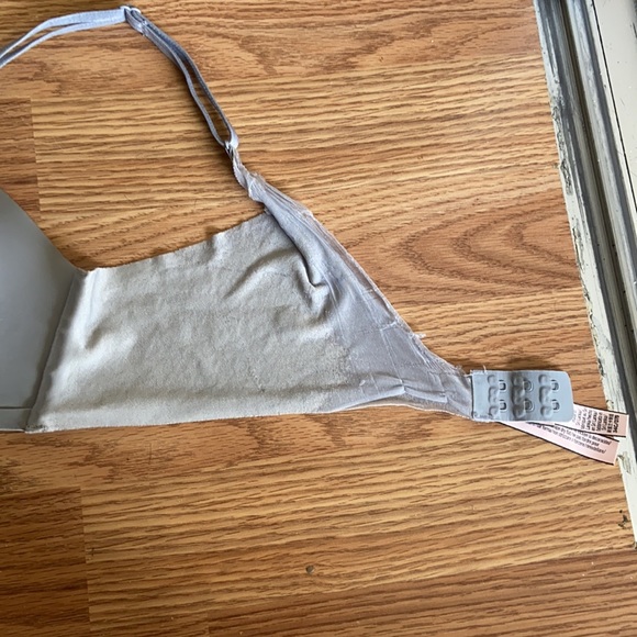 Victoria's Secret light blue/grey lightly lined bra with mesh straps - Picture 2 of 6